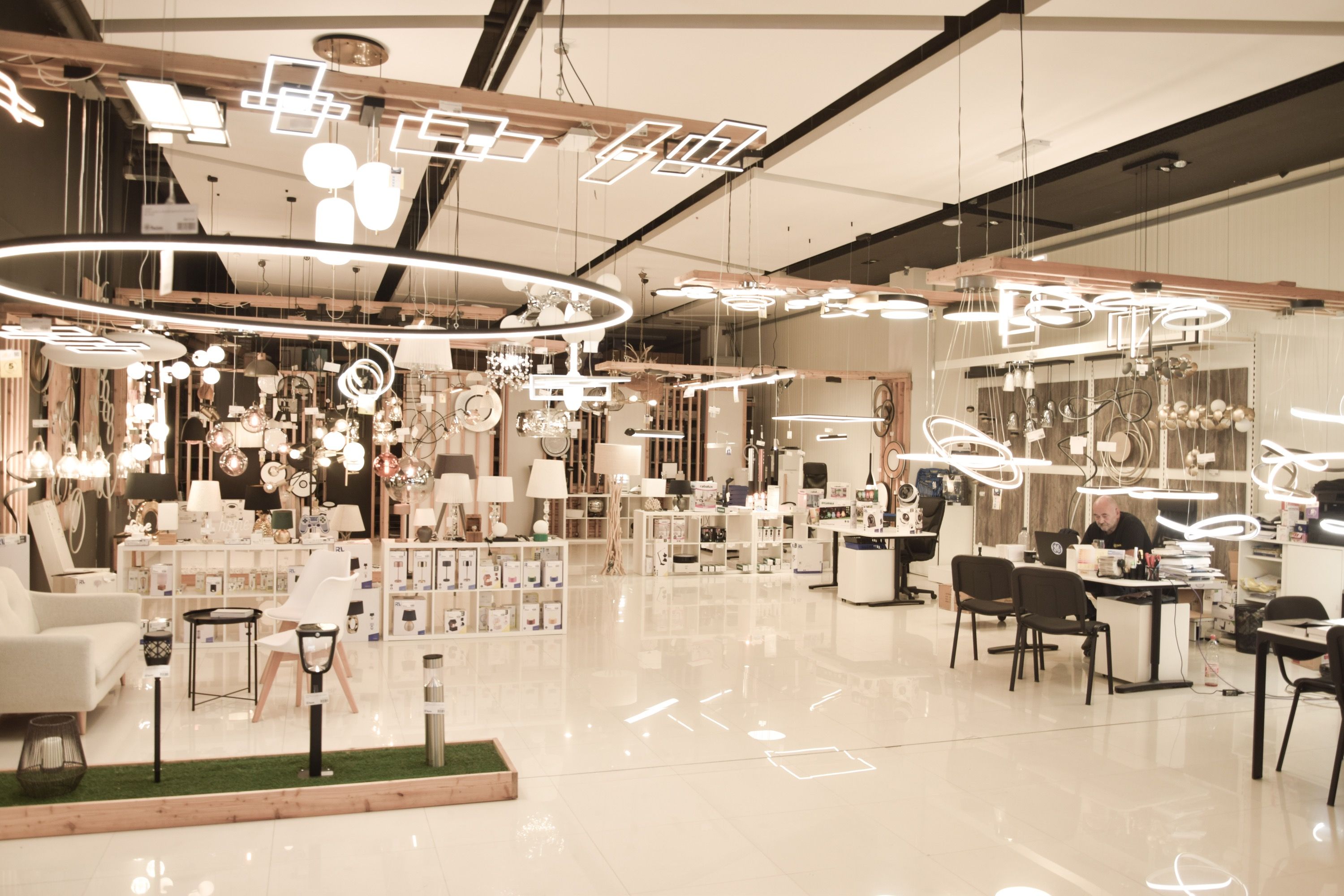 Showrooms that sell